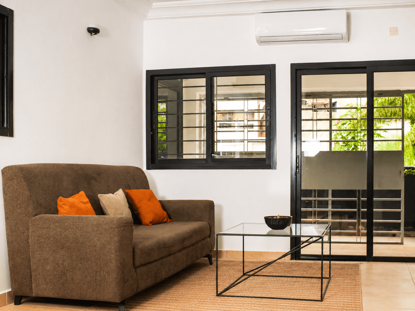 Common lounge with sofa and coffee table