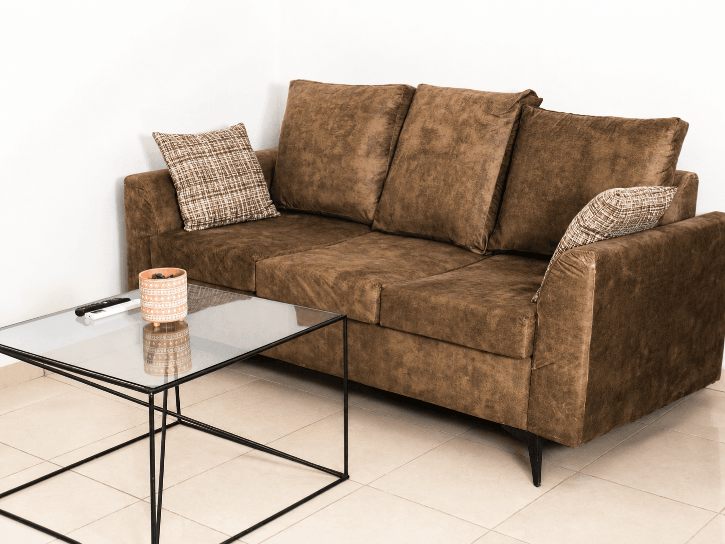 Common lounge, leather sofa